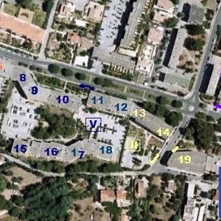 T2 A Bormes-les-mimosas, Proche Et Commerces, Parking Inclus, Animaux Acceptes - Fr-1-610-82 *