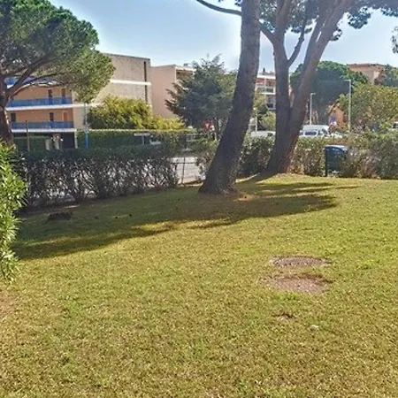T2 A Bormes-les-mimosas, Proche Et Commerces, Parking Inclus, Animaux Acceptes - Fr-1-610-82 *