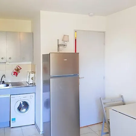 T2 à Bormes-les-mimosas, Proche Et Commerces, Parking Inclus, Animaux Acceptés - Fr-1-610-82 Appartamento *