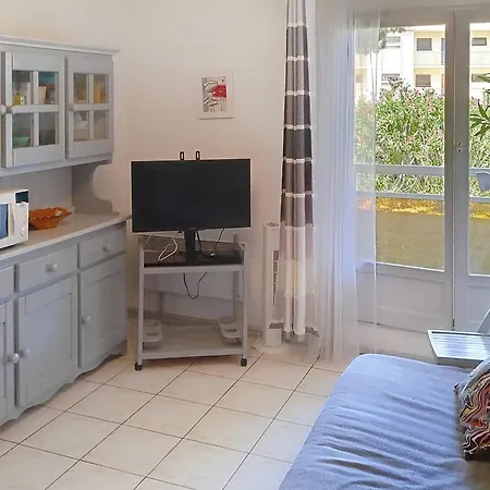 T2 A Bormes-les-mimosas, Proche Et Commerces, Parking Inclus, Animaux Acceptes *