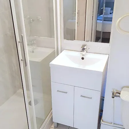 Appartamento T2 à Bormes-les-mimosas, Proche Et Commerces, Parking Inclus, Animaux Acceptés - Fr-1-610-82 *