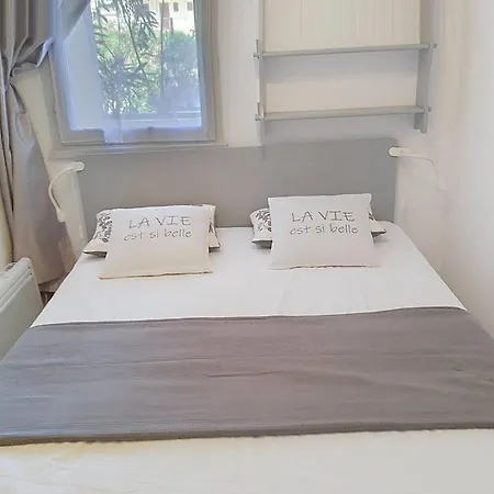 T2 à Bormes-les-mimosas, Proche Et Commerces, Parking Inclus, Animaux Acceptés - Fr-1-610-82 Appartamento *